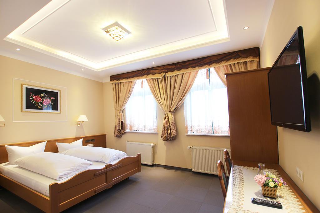 Hotel Europaeischer Hof Elsterwerda Bagian luar foto