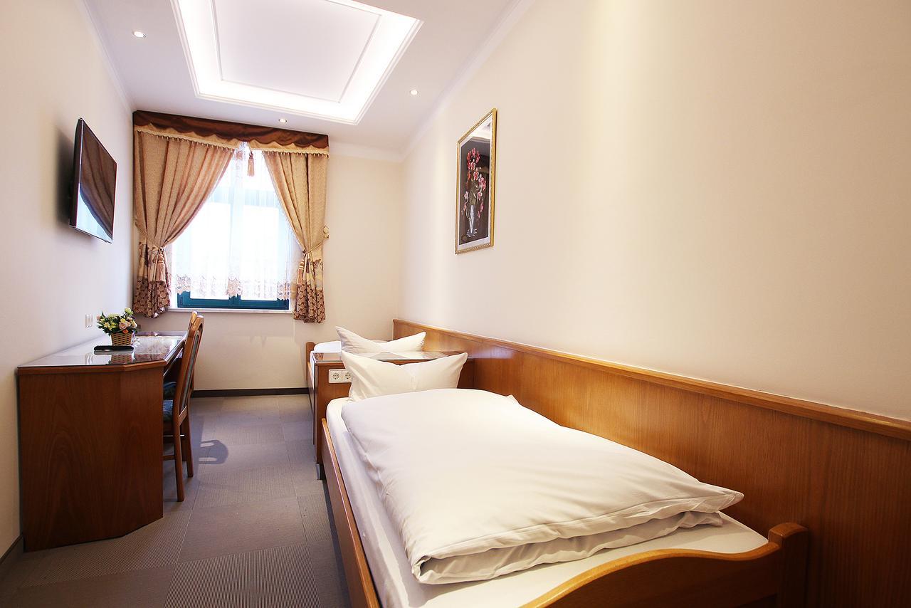 Hotel Europaeischer Hof Elsterwerda Bagian luar foto